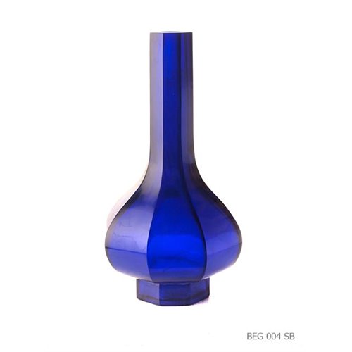Saphire blue octogonal vase made of Peking glass