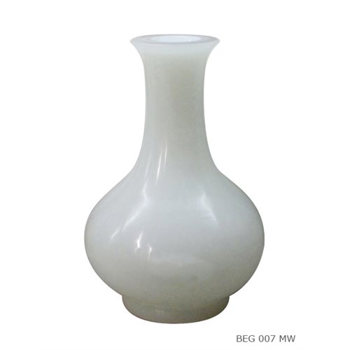 Vase jade en verre de Pékin inspiré du style Dan Ping