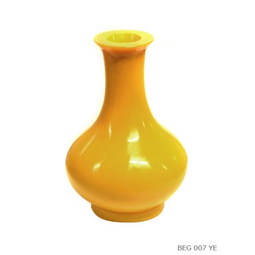 Vase jaune en verre de Pékin inspiré du style Dan Ping