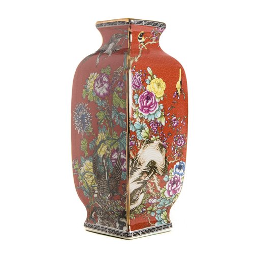 Red Background Scenery Long Square Vase
