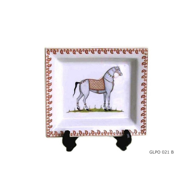 Trinket horse white garment