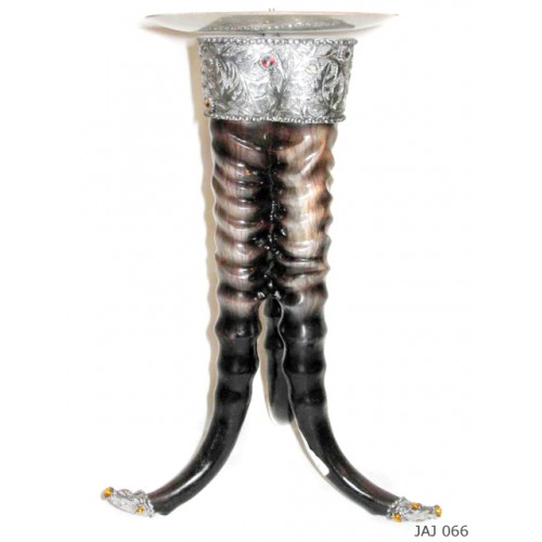 Candleholder 3 defences resin